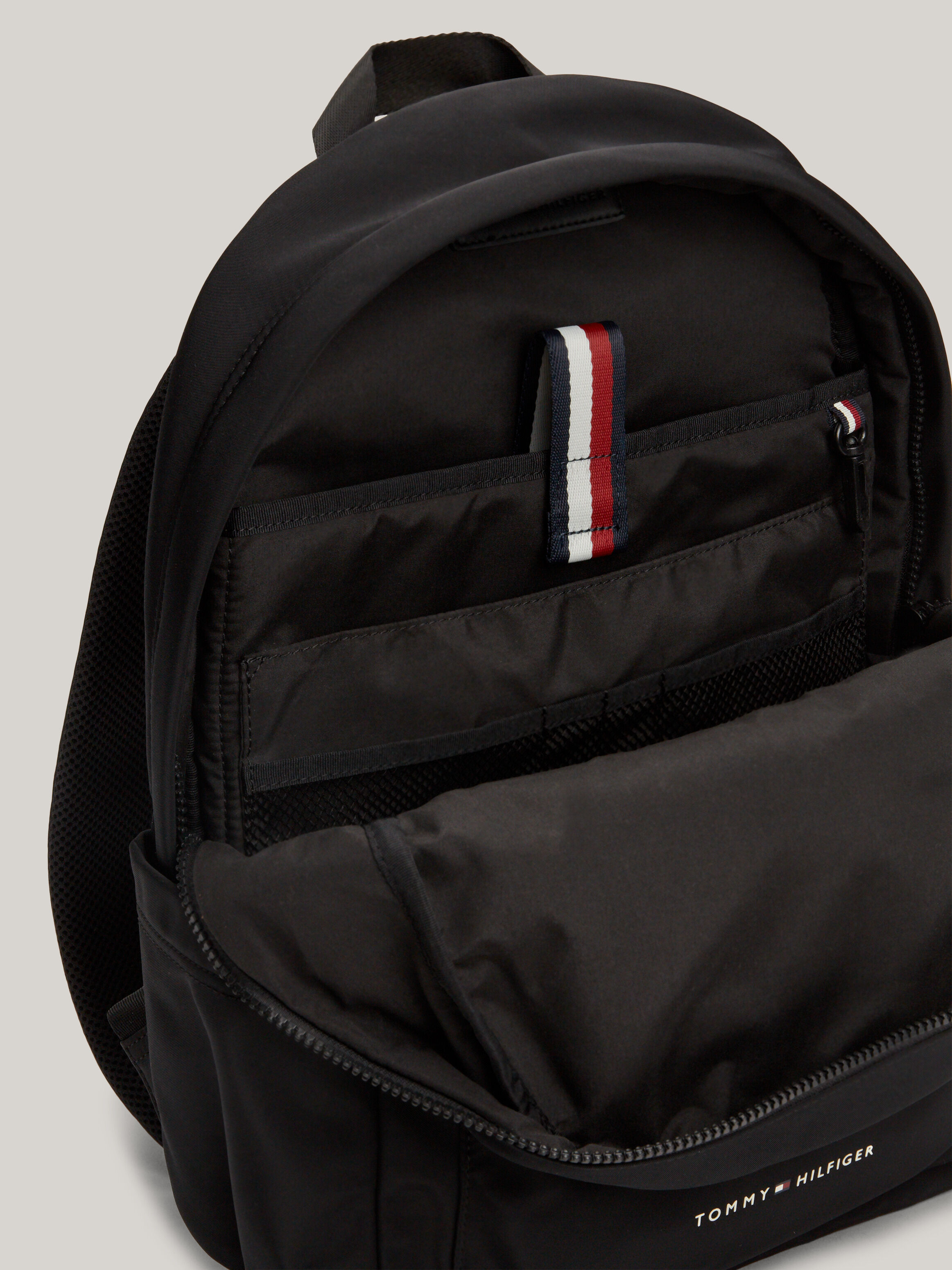 Tommy hilfiger mascot bag top