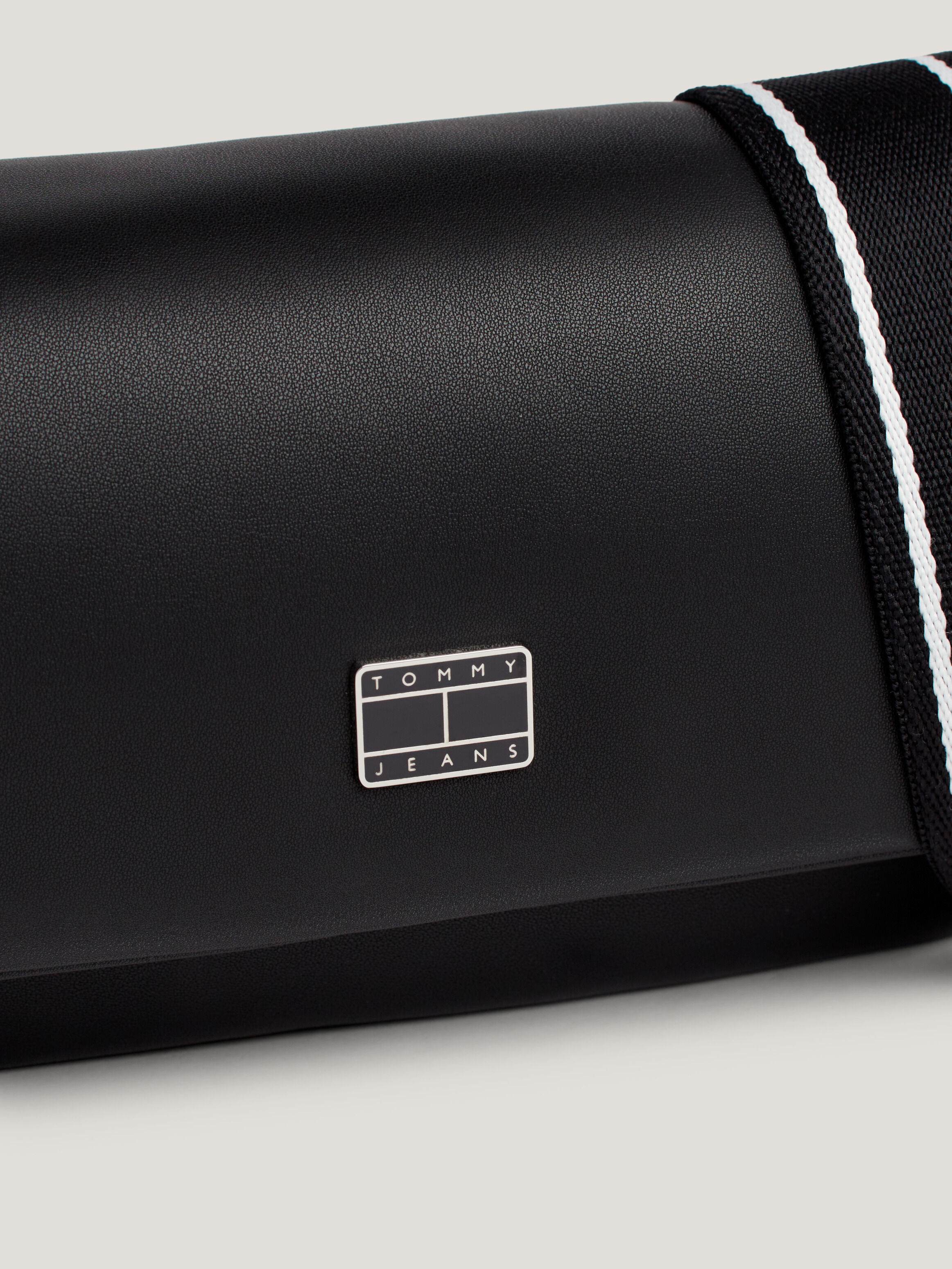 City Chunky Chain Small Crossover Bag black Tommy Hilfiger Taiwan