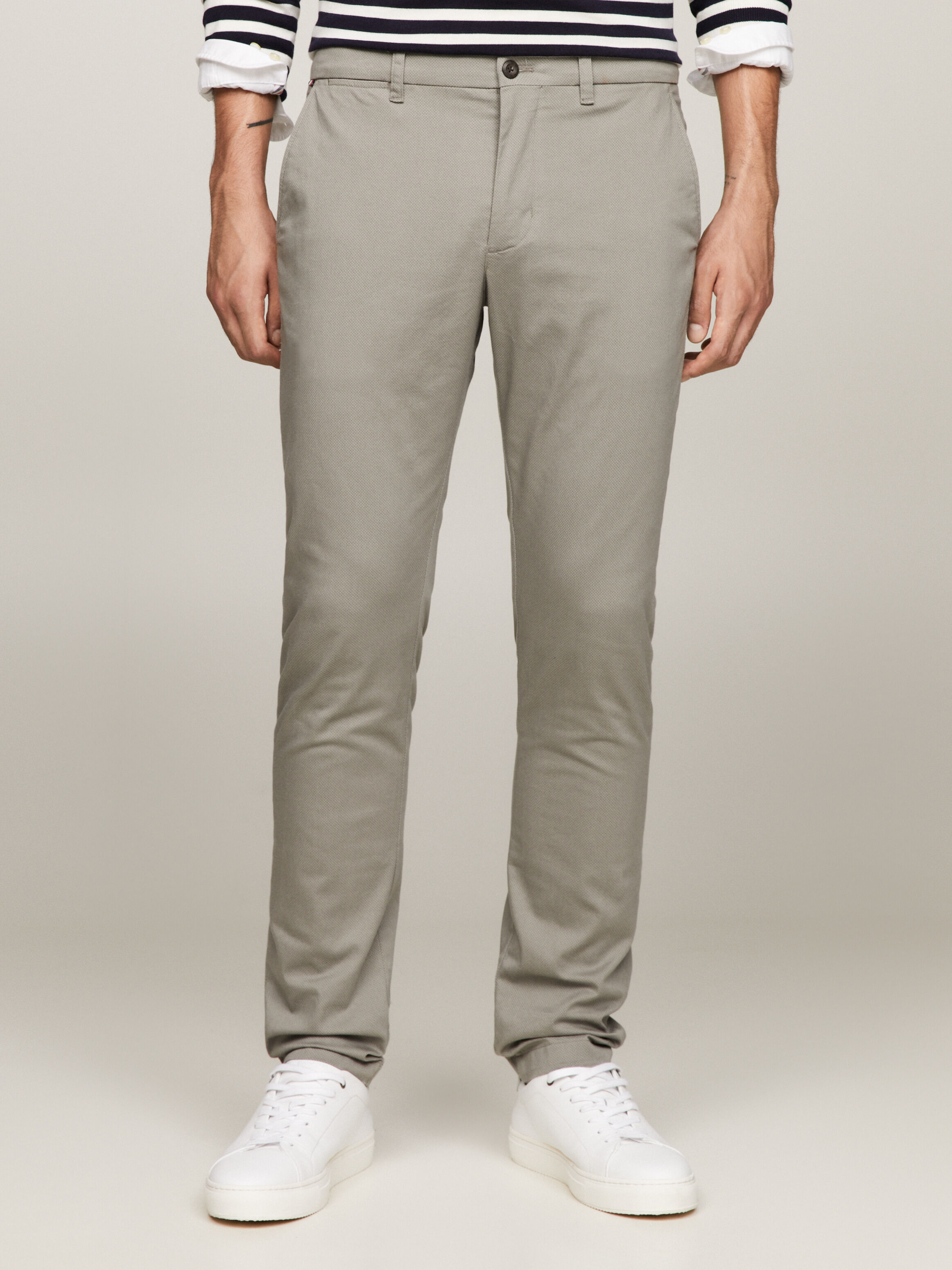 Tommy hilfiger bleecker slim fit sales chino