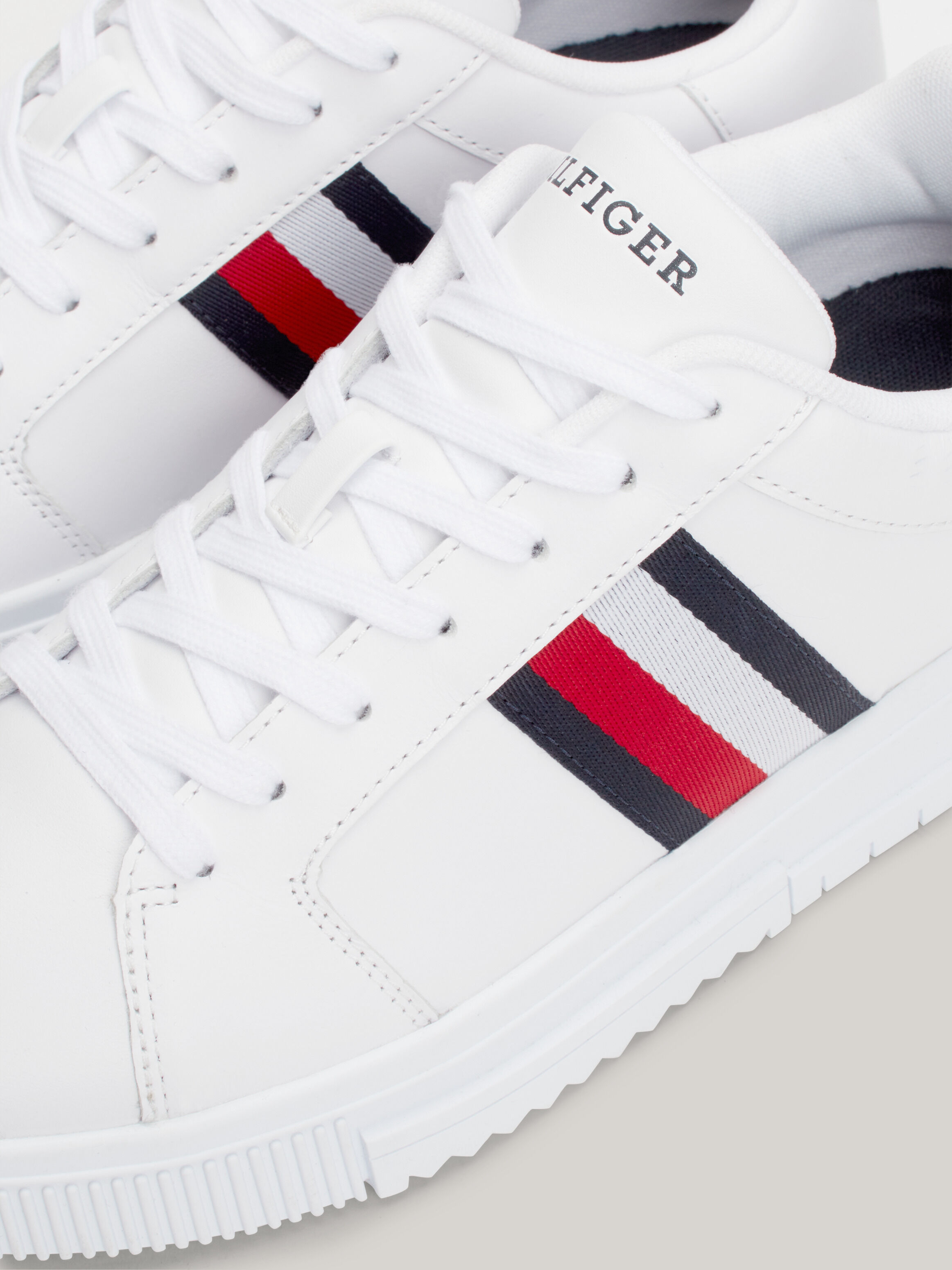 Tommy hotsell shoes mens