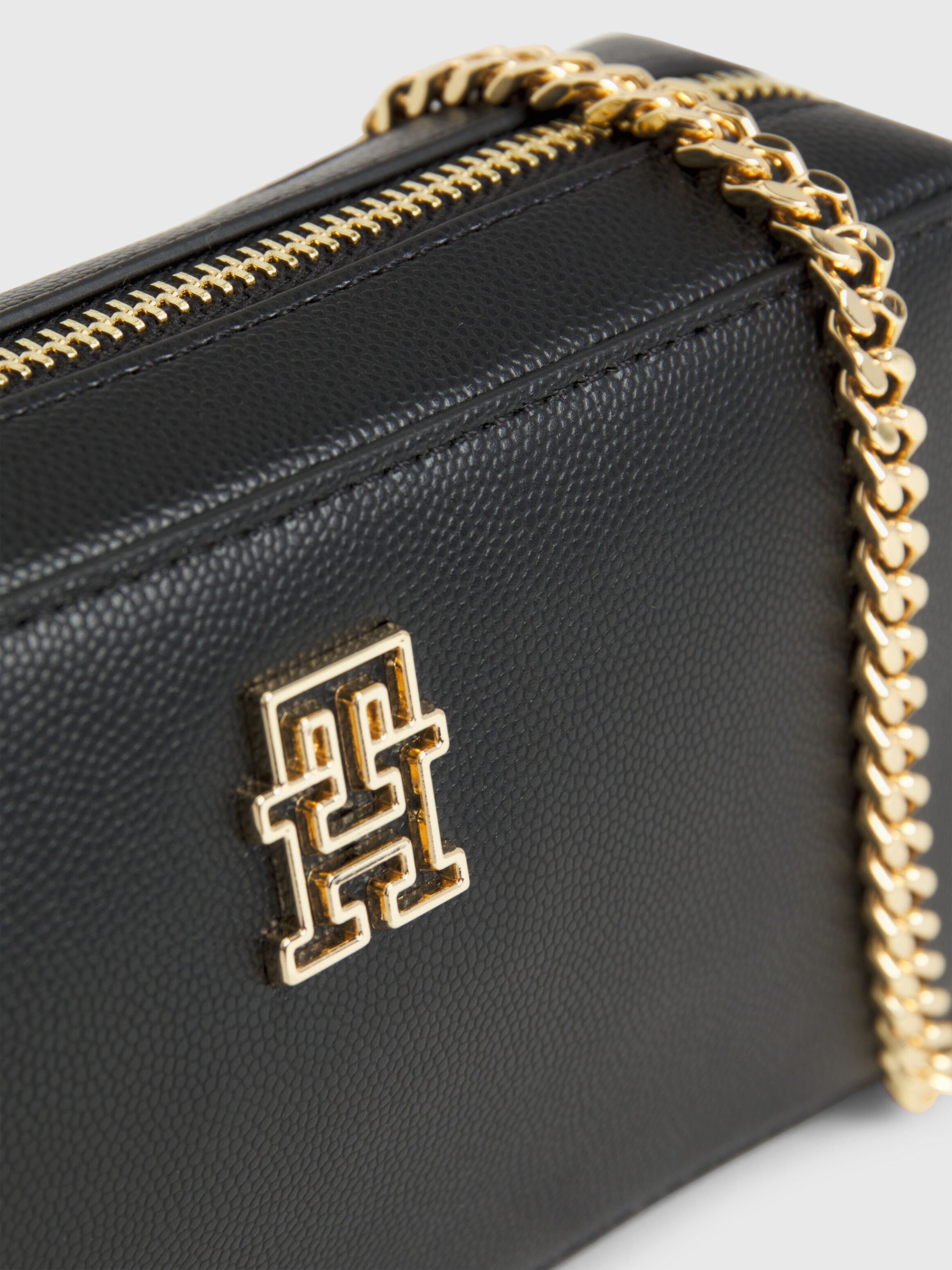 Tommy hilfiger top chain tote