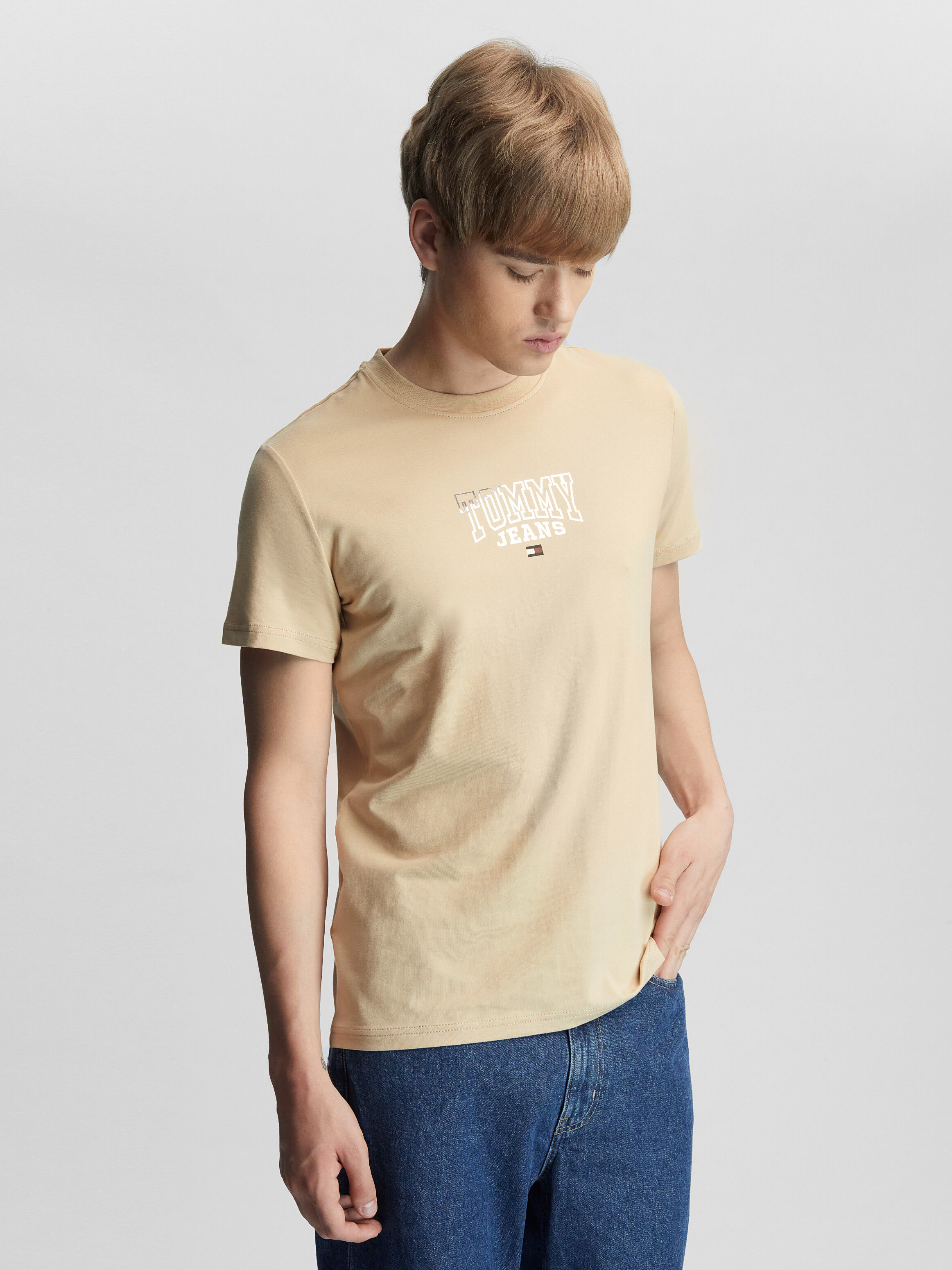 Tommy hilfiger tommy hotsell jeans t shirt