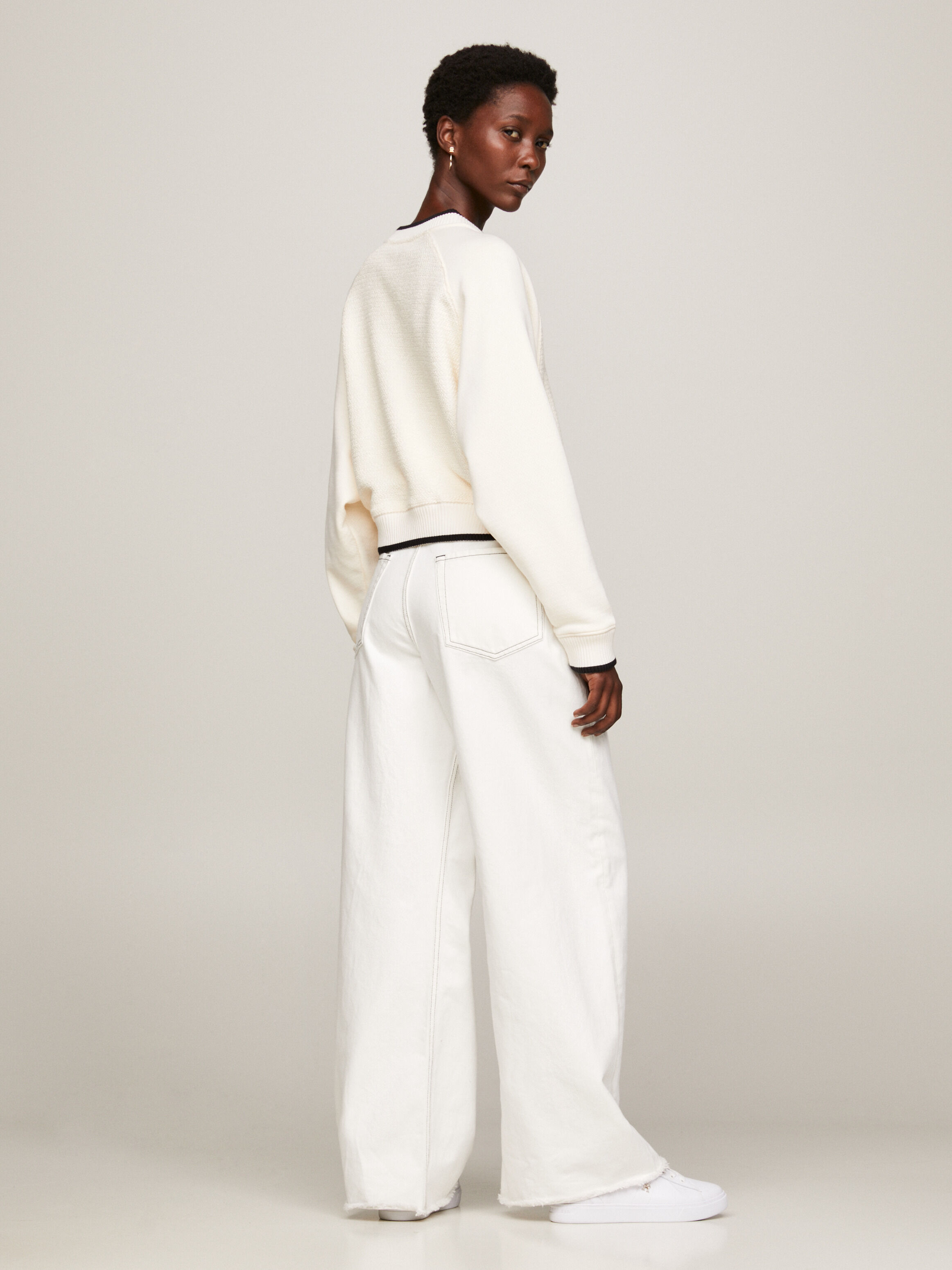 TH Monogram Textured Half Zip Cropped Sweatshirt natural Tommy Hilfiger Taiwan