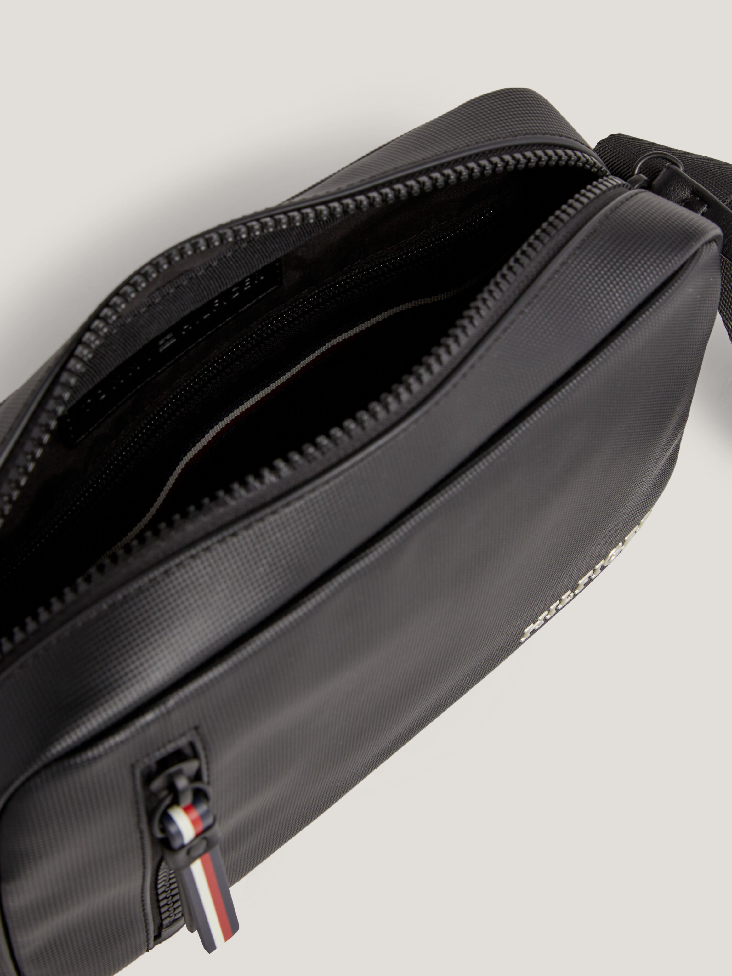 Tommy hilfiger crossbody bag men online