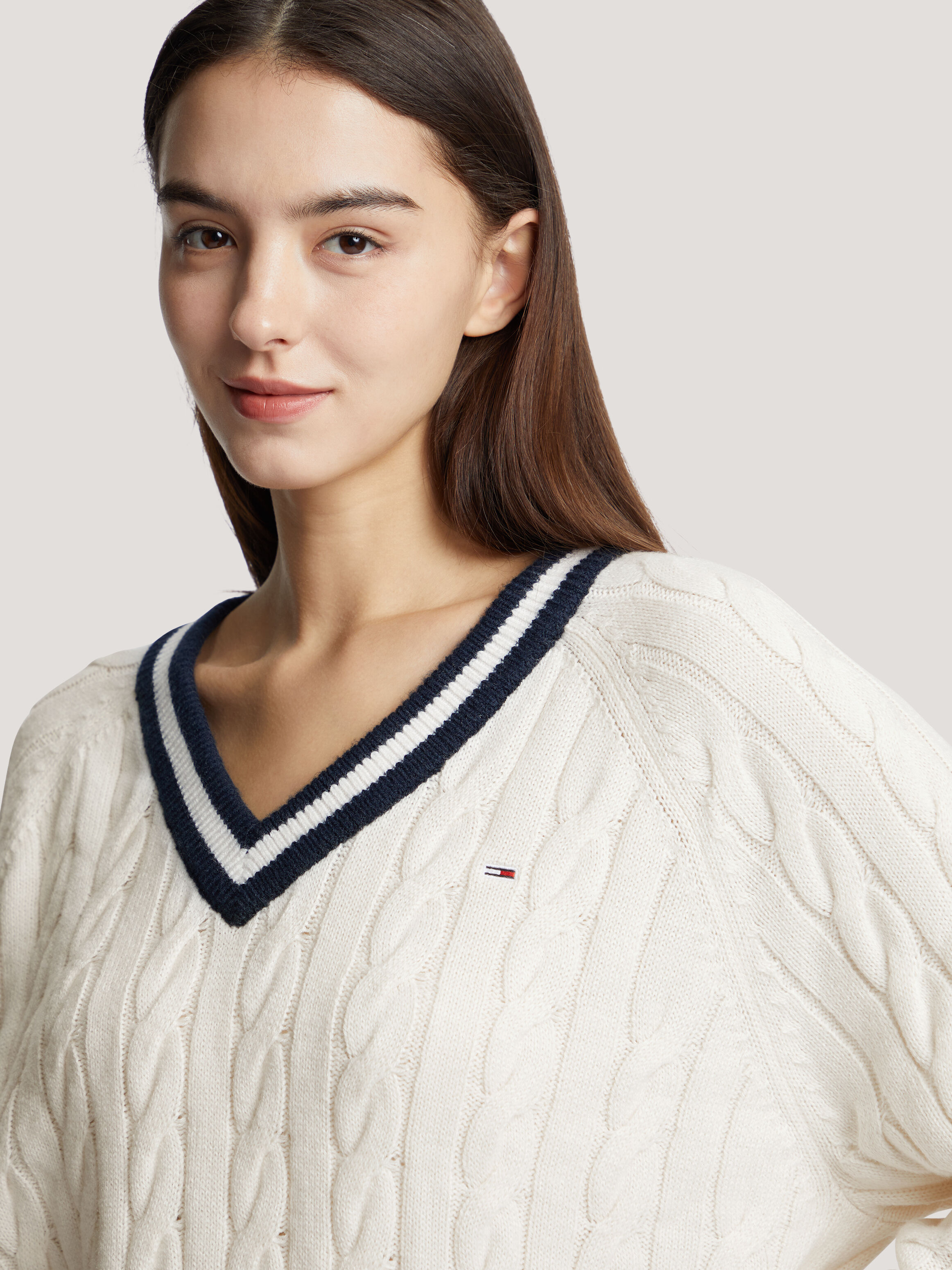Tommy hilfiger pullover best sale v neck