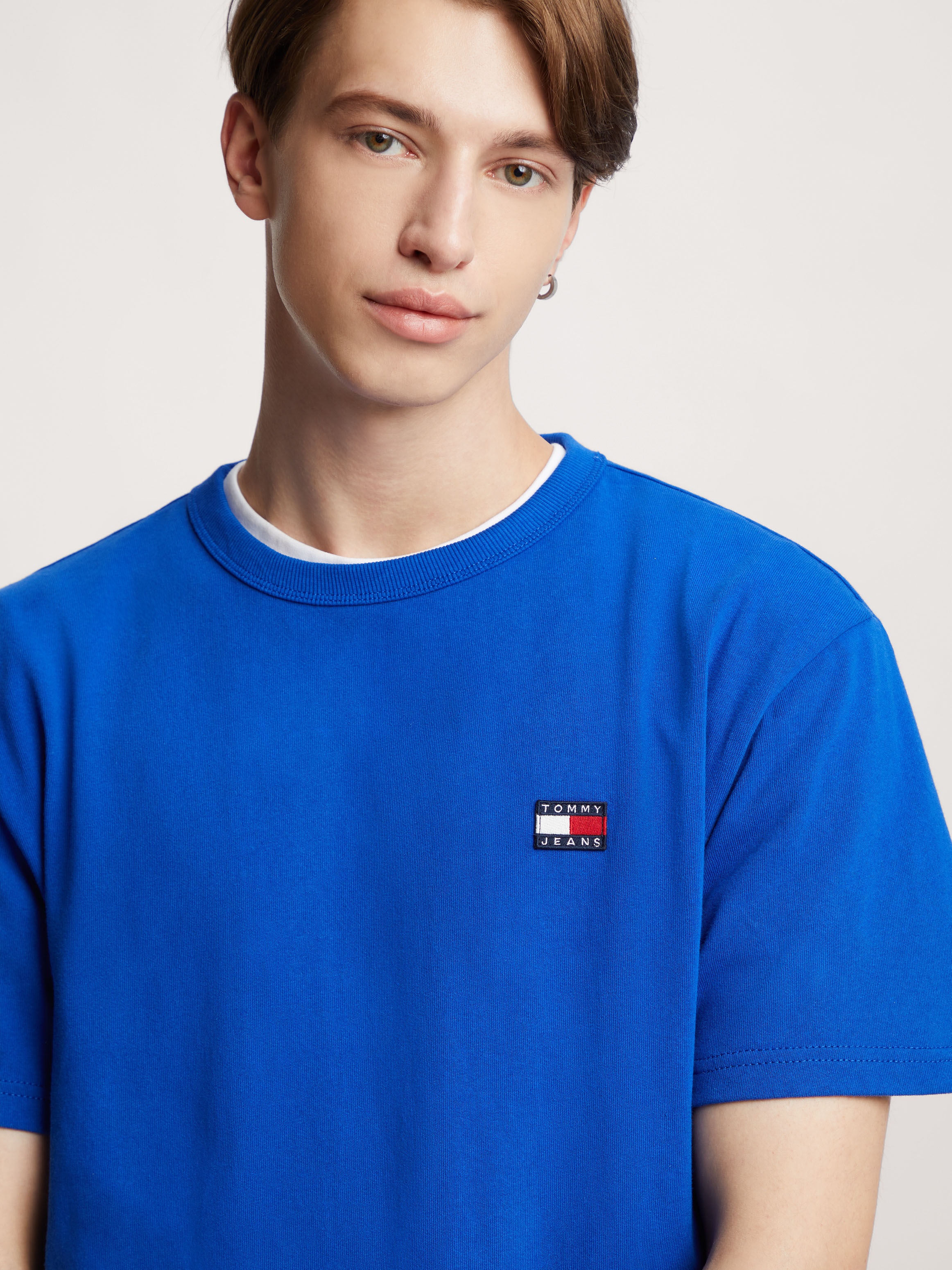 Tommy jeans badge discount tee