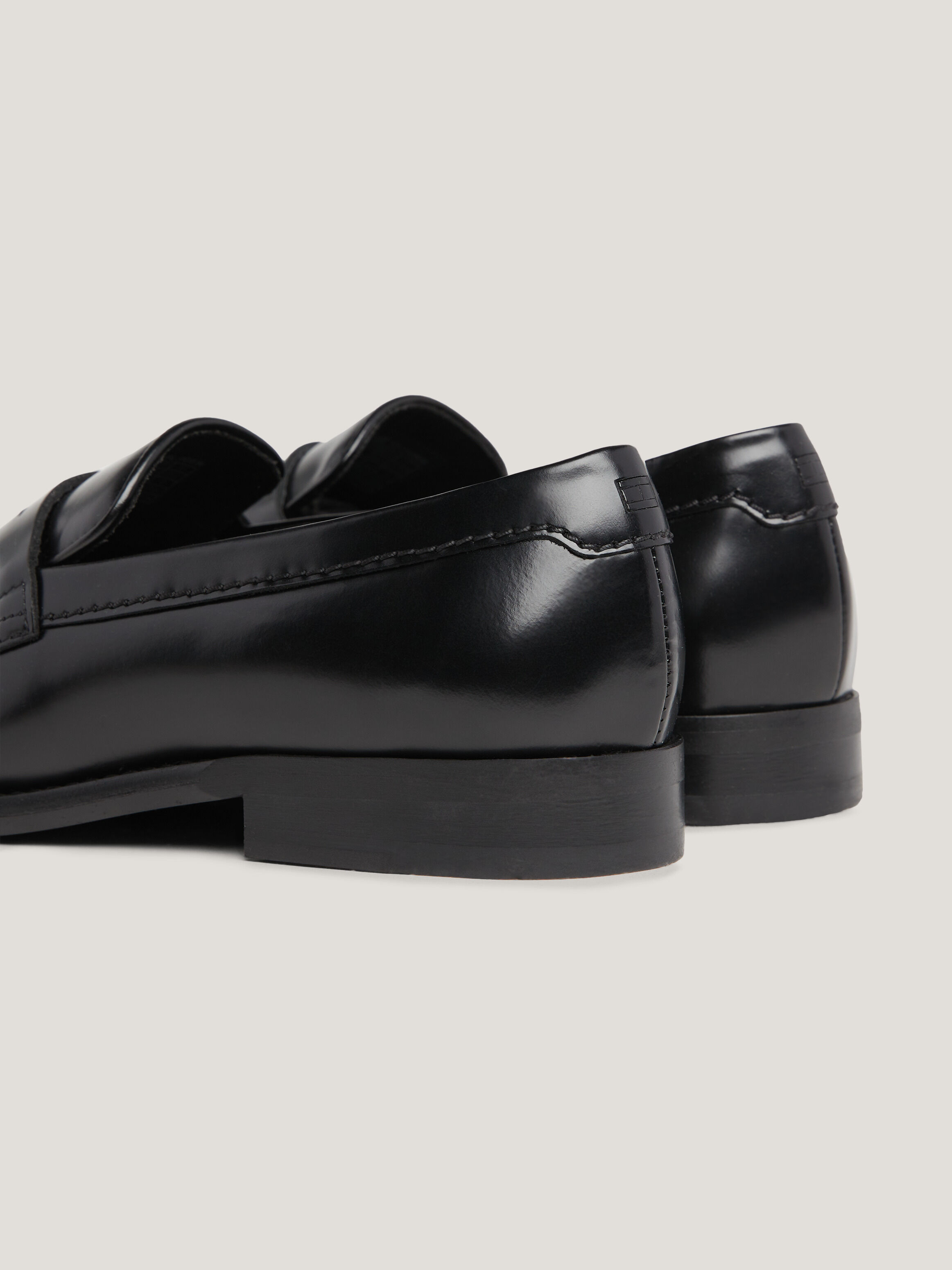 Tommy hilfiger men's new arrivals garvie loafer