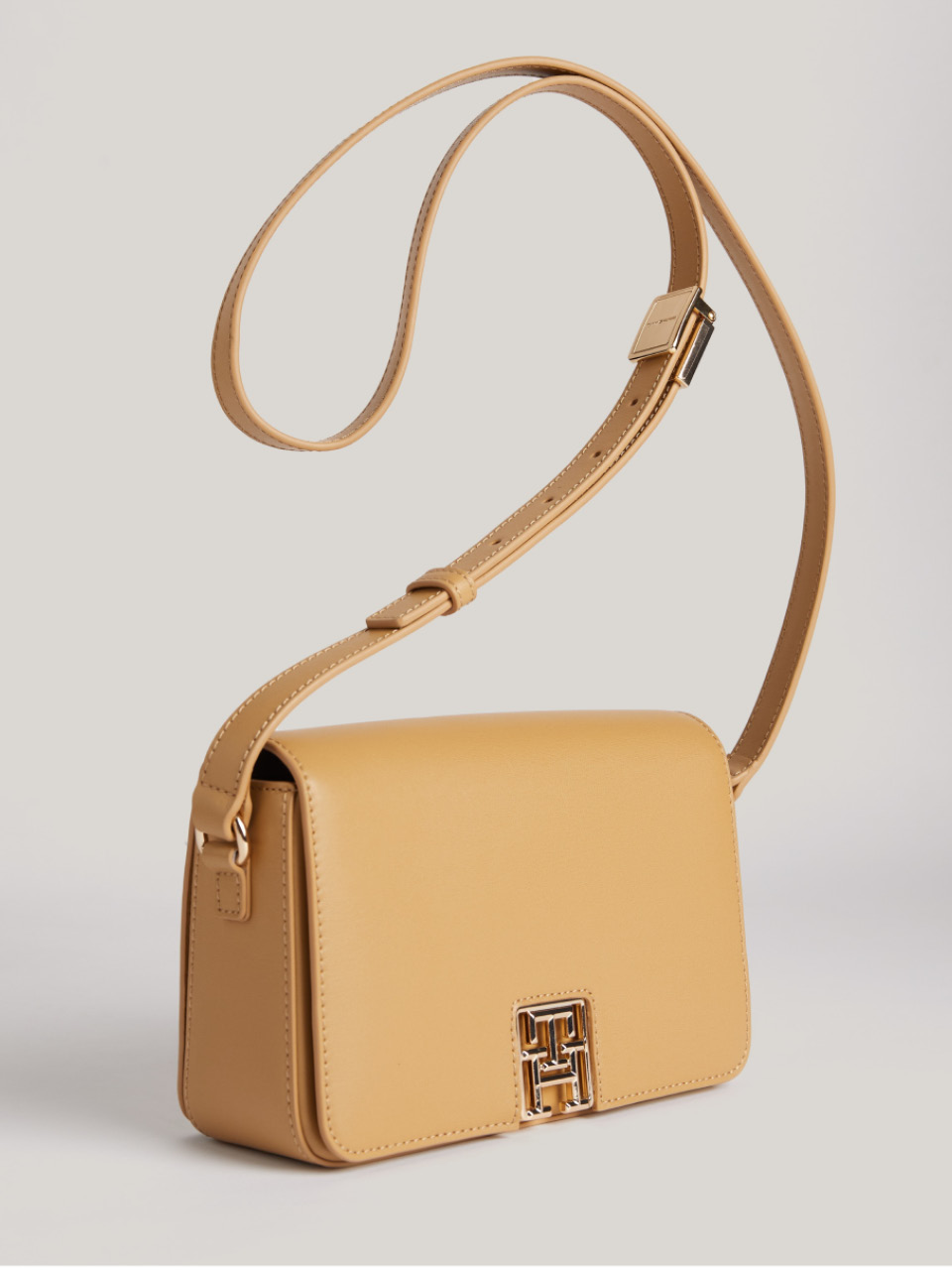 Tommy Hilfiger Women's Crossbody Bags